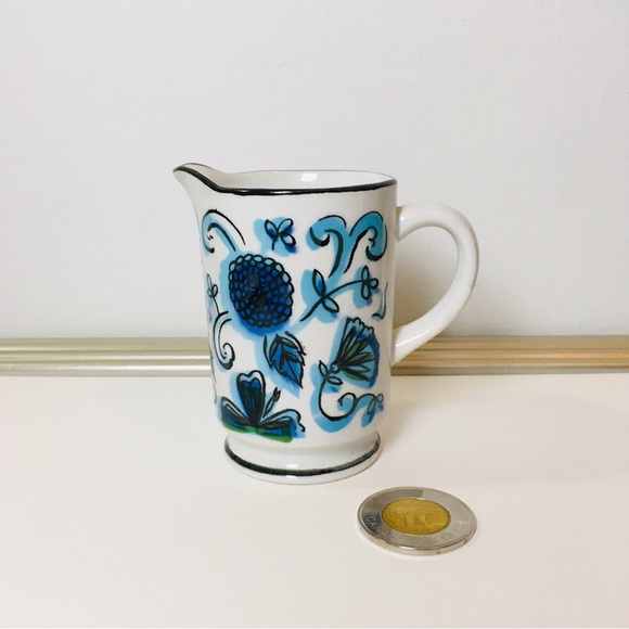Very Small 60s - 70s Holt Howard Creamer HH 7219 Blue Cone Flower Hand Painted - Picture 2 of 13